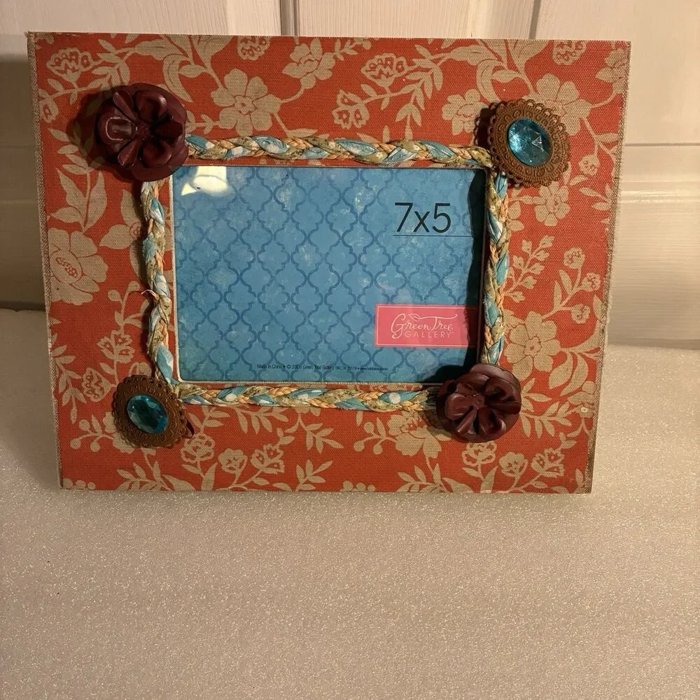 Coral And Tan Picture Frame W/ Braided Rope And Matching Metal Flowers 7”x5” Pic